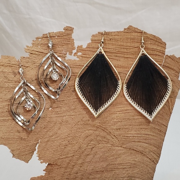 2 Pairs Statement Earrings Fun & Flirty - Picture 6 of 6